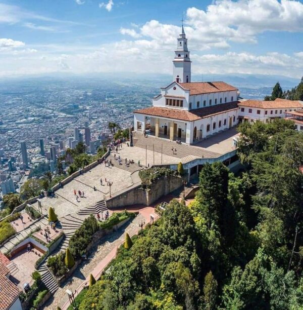 BOGOTA (PARQUE JAIME DUQUE, MUSEO DEL ORO, CATEDRAL DE SAL, CANDELARIA, CERRÓ MONSERRATE) - Imagen 8