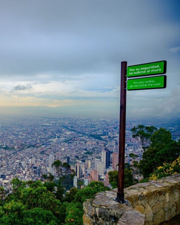 BOGOTA (PARQUE JAIME DUQUE, MUSEO DEL ORO, CATEDRAL DE SAL, CANDELARIA, CERRÓ MONSERRATE) - Imagen 9